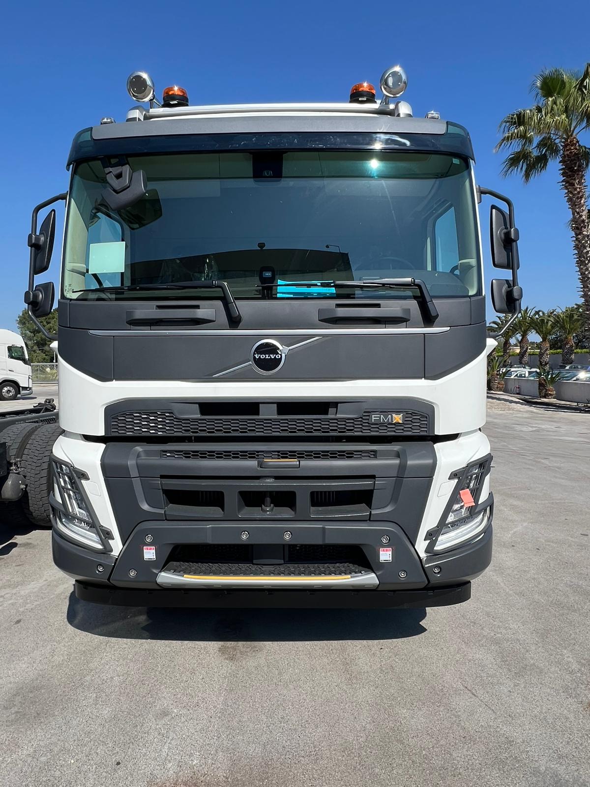 VOLVO FMX540 EURO 6 NUOVO DA IMMATRICOLARE SCARRABILE CON GRU RETROCABINA NUOVI DI FABBRICA