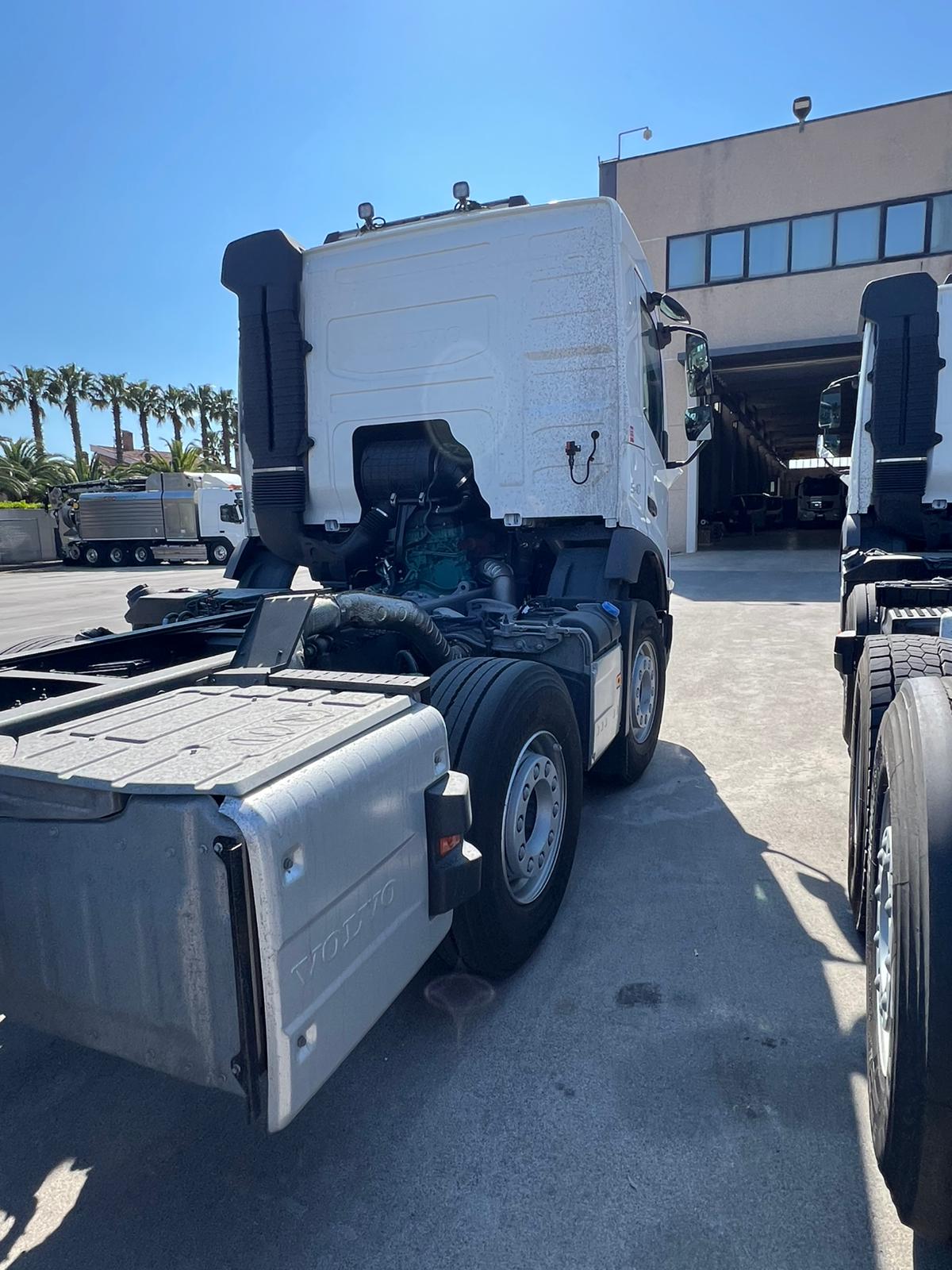 VOLVO FMX540 EURO 6 NUOVO DA IMMATRICOLARE SCARRABILE CON GRU RETROCABINA NUOVI DI FABBRICA