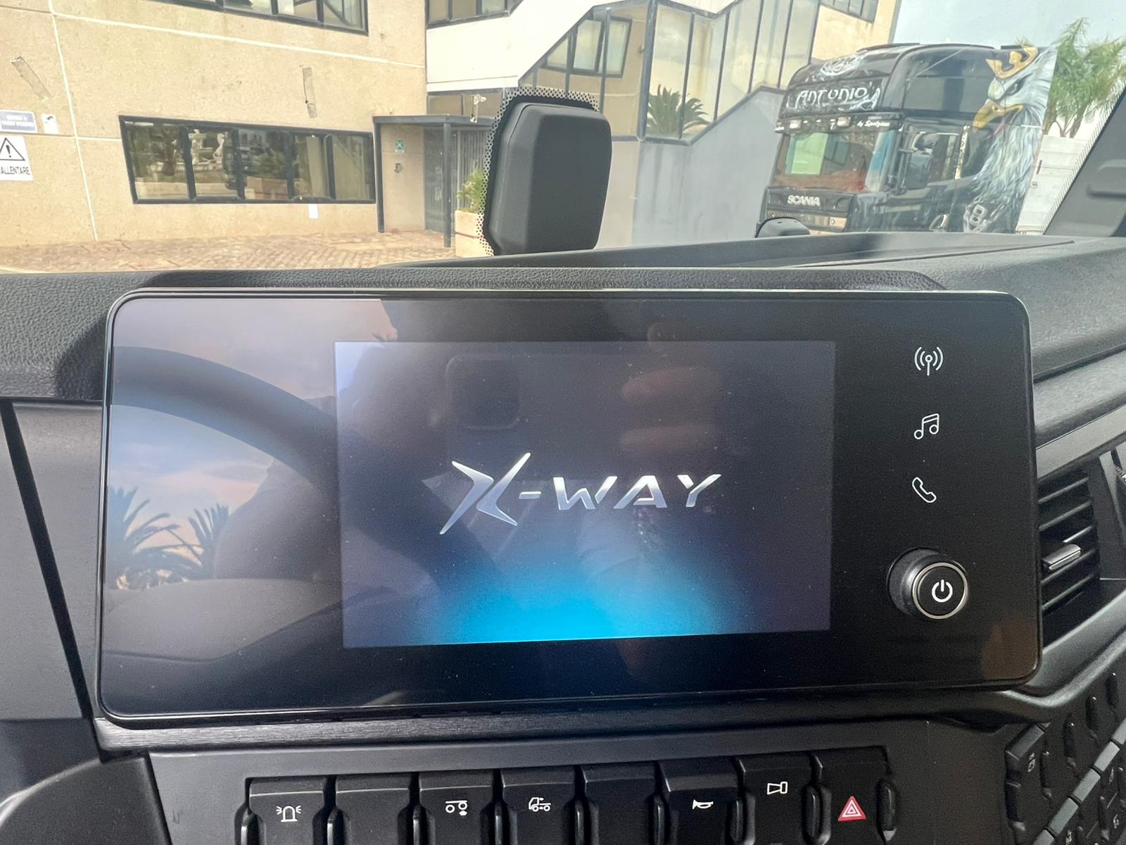 IVECO X-WAY 6X4 NUOVO DA IMM. CON SCARRABILE + GRU CON POLIPO CARICATORE