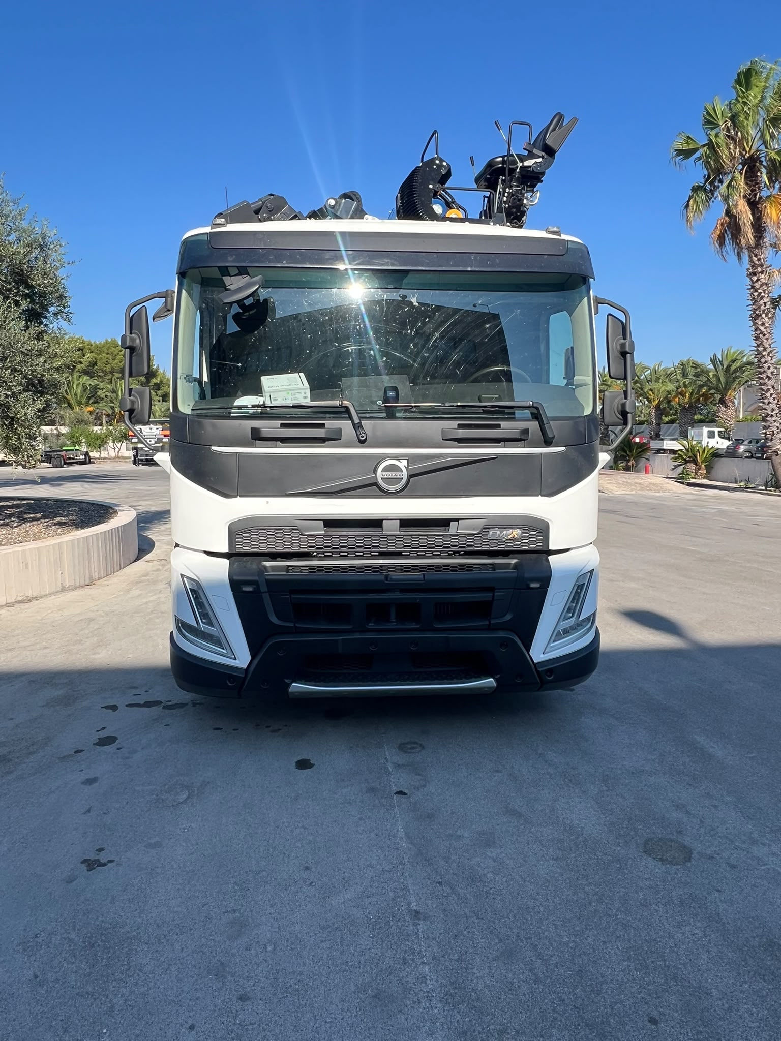 VOLVO FMX420 EURO 6 SCARRABILE + GRU RETROCABINA  BOB SPA BOB SPA