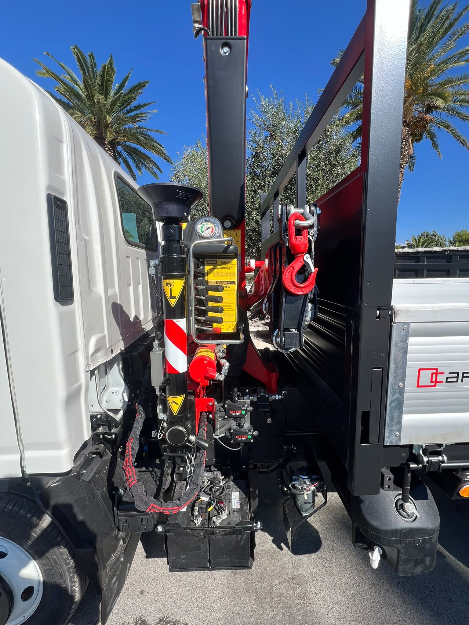 ISUZU M27 35 Q.LI NUOVO DA IMM. CON GRU FASSI F40 NUOVA DI FABBRICA
