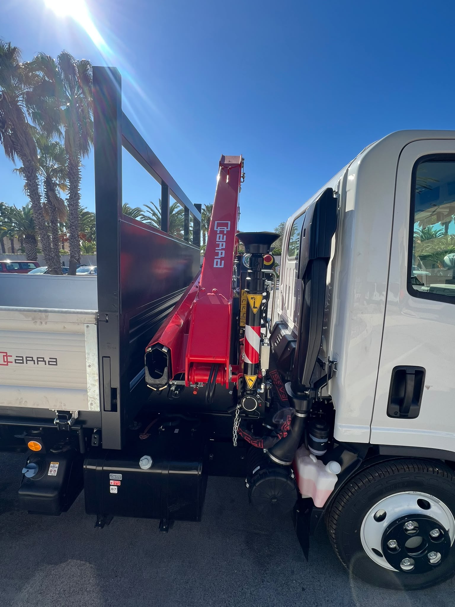ISUZU M27 35 Q.LI NUOVO DA IMM. CON GRU FASSI F40 NUOVA DI FABBRICA