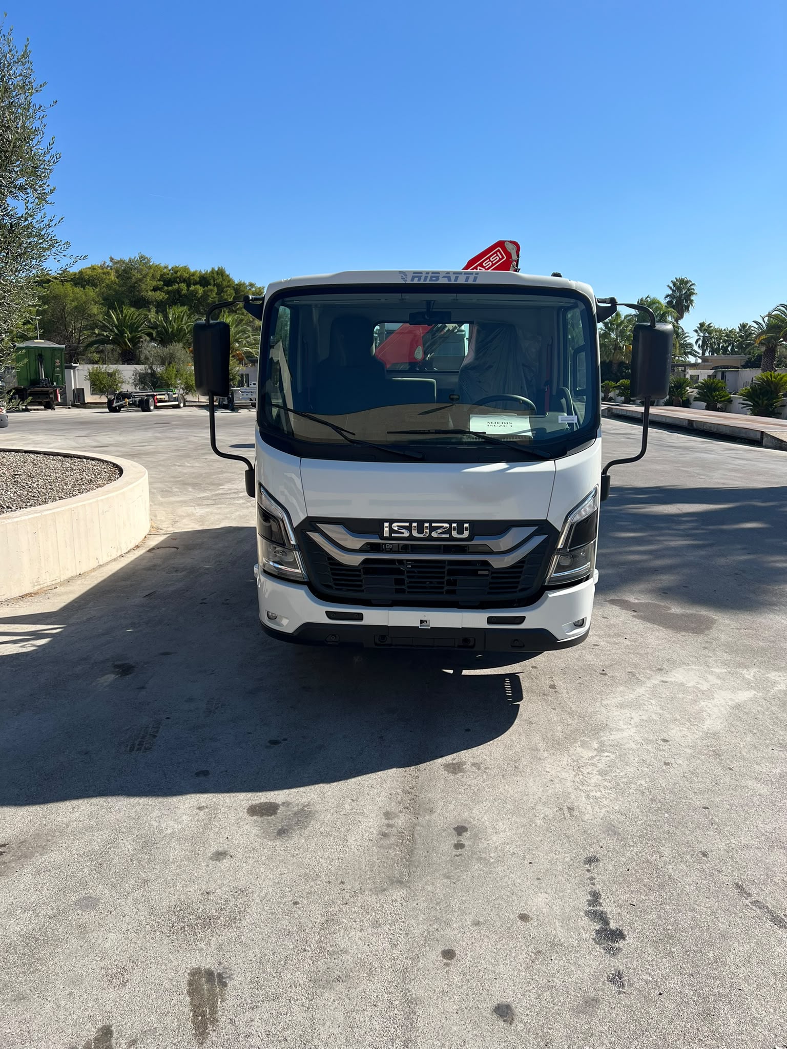 ISUZU M27 35 Q.LI NUOVO DA IMM. CON GRU FASSI F40 NUOVA DI FABBRICA