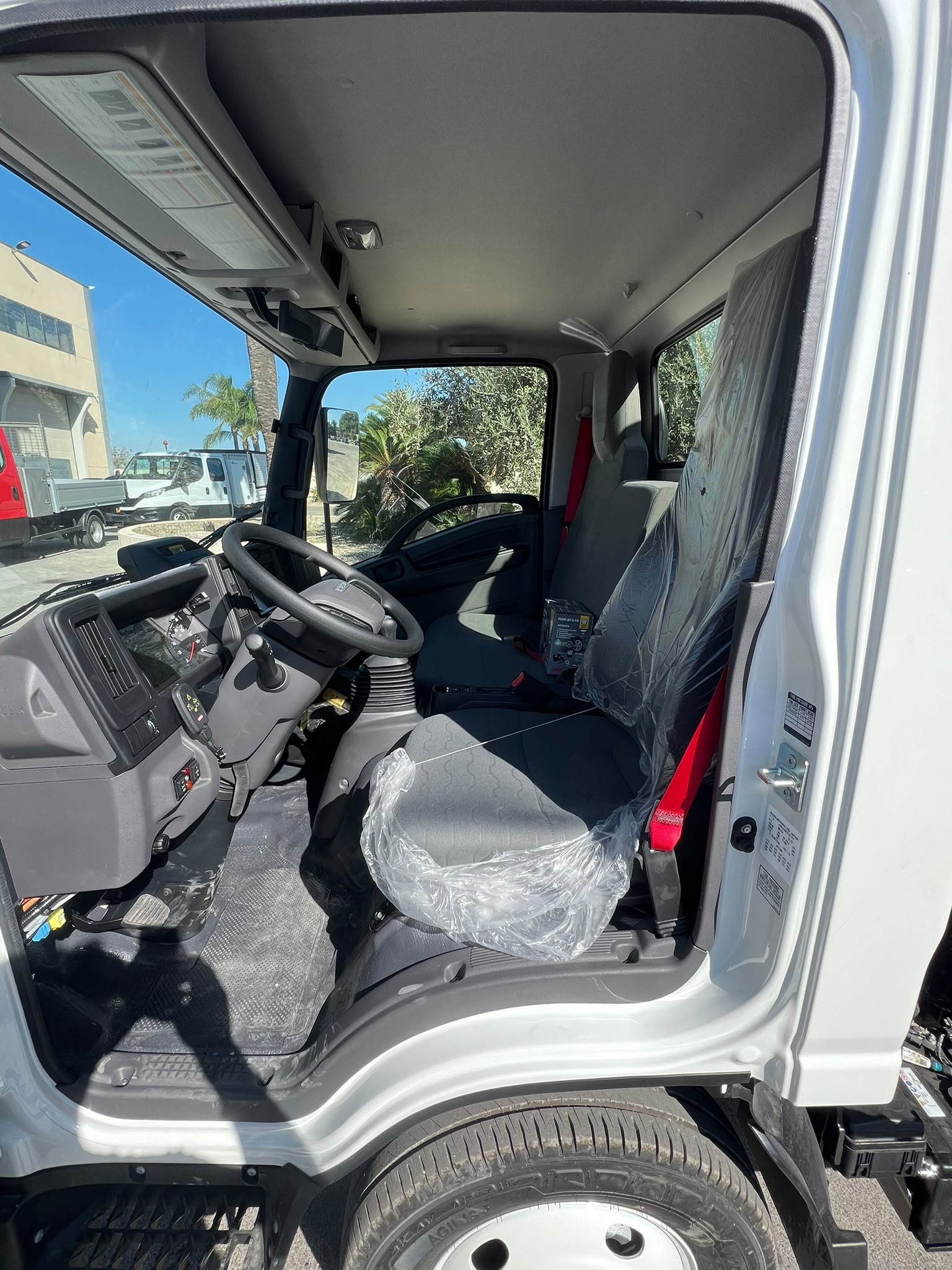 ISUZU M27 35 Q.LI NUOVO DA IMM. CON GRU FASSI F40 NUOVA DI FABBRICA