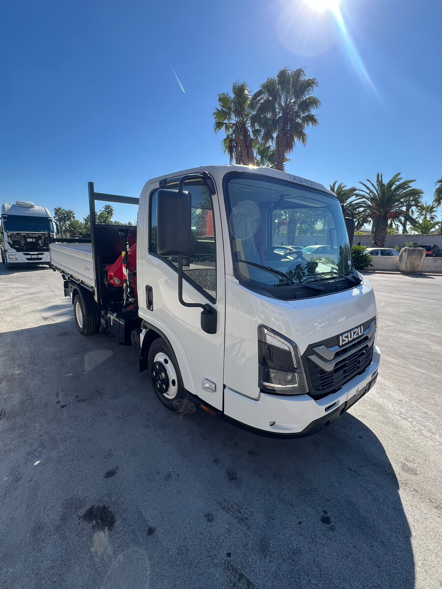 ISUZU M27 35 Q.LI NUOVO DA IMM. CON GRU FASSI F40 NUOVA DI FABBRICA