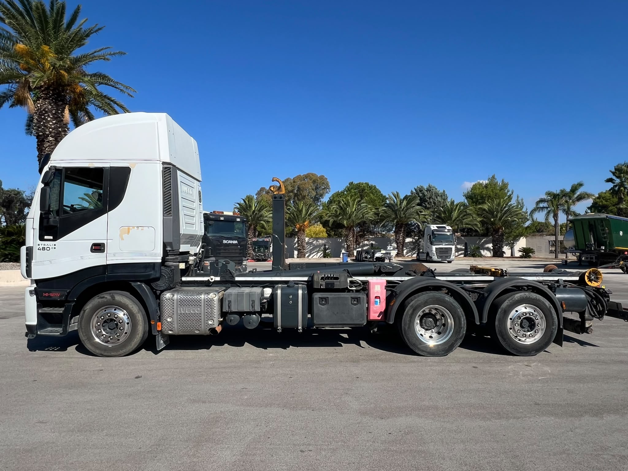 SCARRABILE IVECO STRALIS 480 EURO 6 GANCIO BOB SPA DA 7 MT
