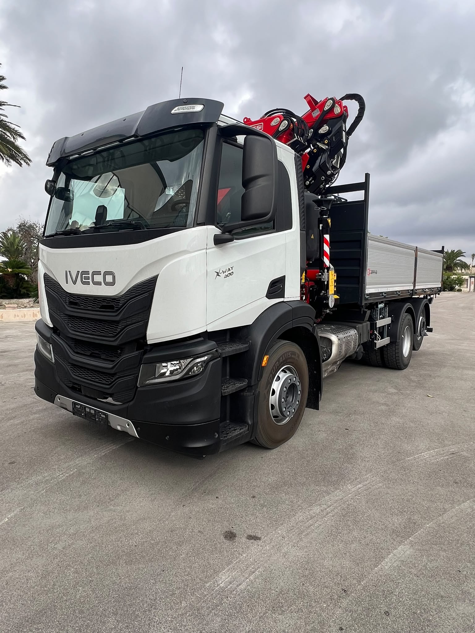 IVECO X-WAY 400 6X2 2026 KM 0 GRU FASSI 255