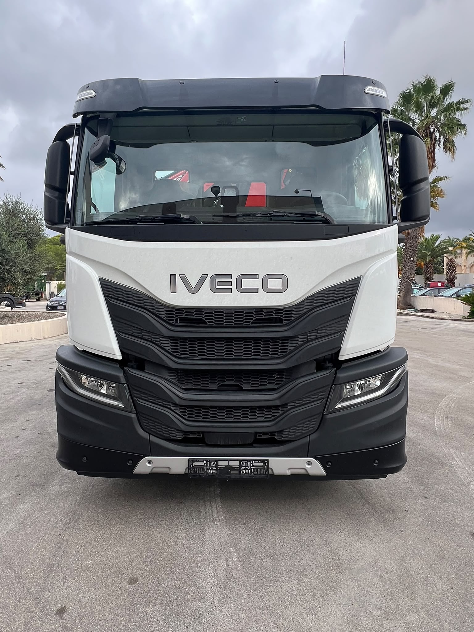 IVECO X-WAY 400 6X2 2026 KM 0 GRU FASSI 255