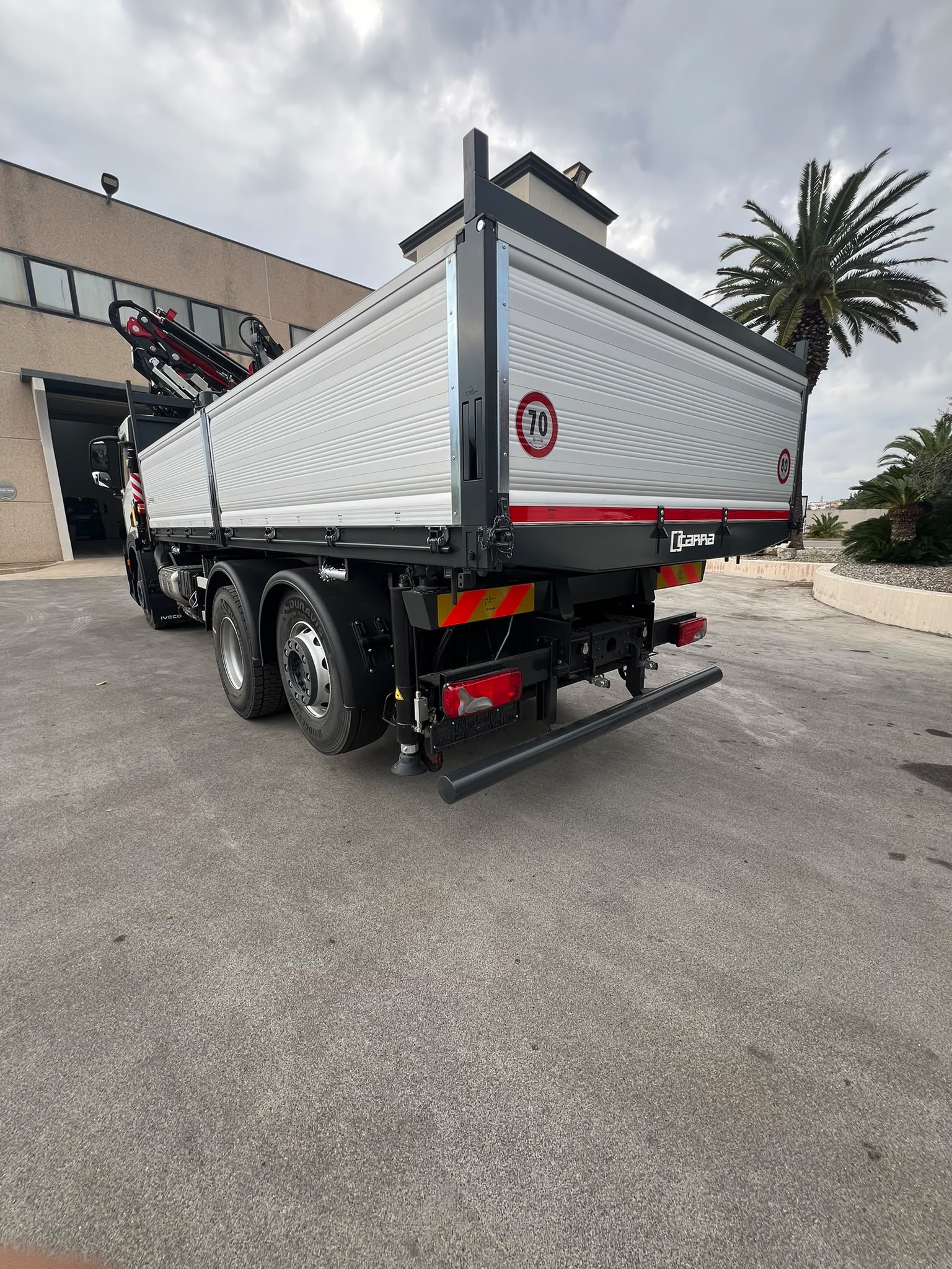 IVECO X-WAY 400 6X2 2026 KM 0 GRU FASSI 255