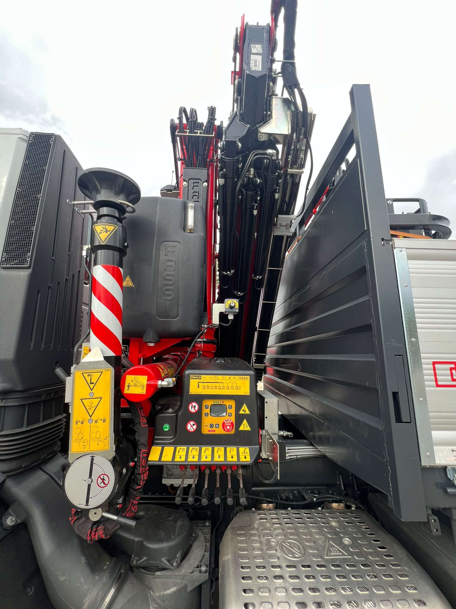 IVECO X-WAY 400 6X2 2026 KM 0 GRU FASSI 255
