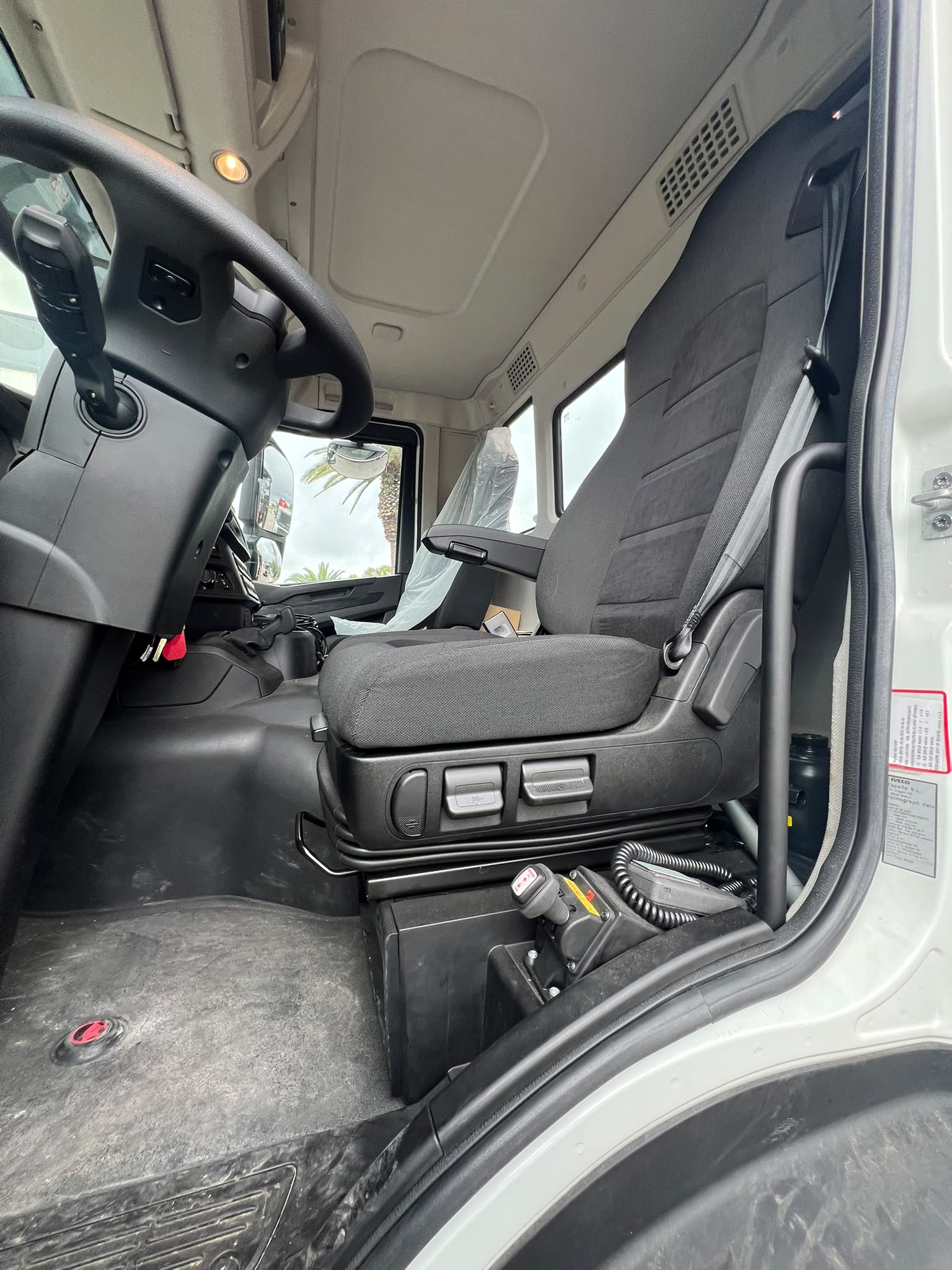 IVECO X-WAY 400 6X2 2026 KM 0 GRU FASSI 255