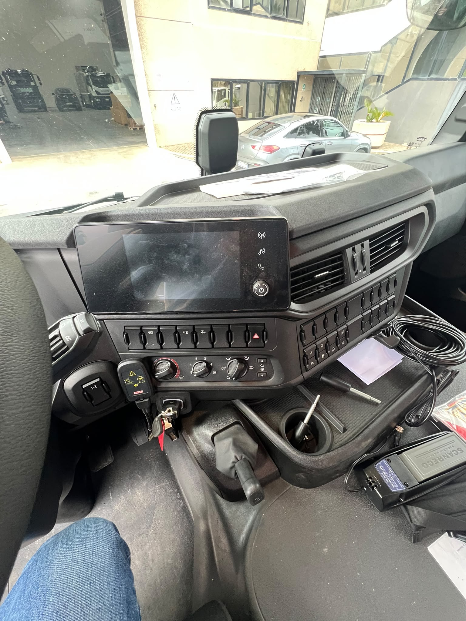 IVECO X-WAY 400 6X2 2026 KM 0 GRU FASSI 255