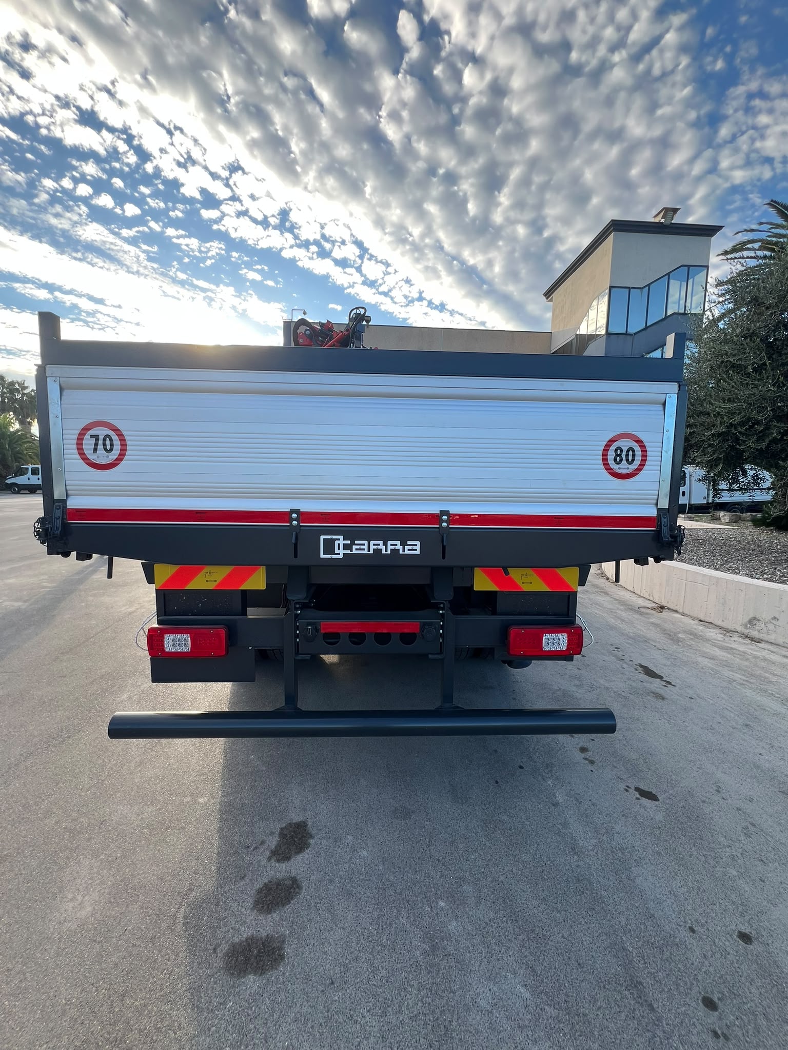 IVECO S-WAY 340 IMMATRICOLATO 2026 CON GRU FASSI 255 NUOVA