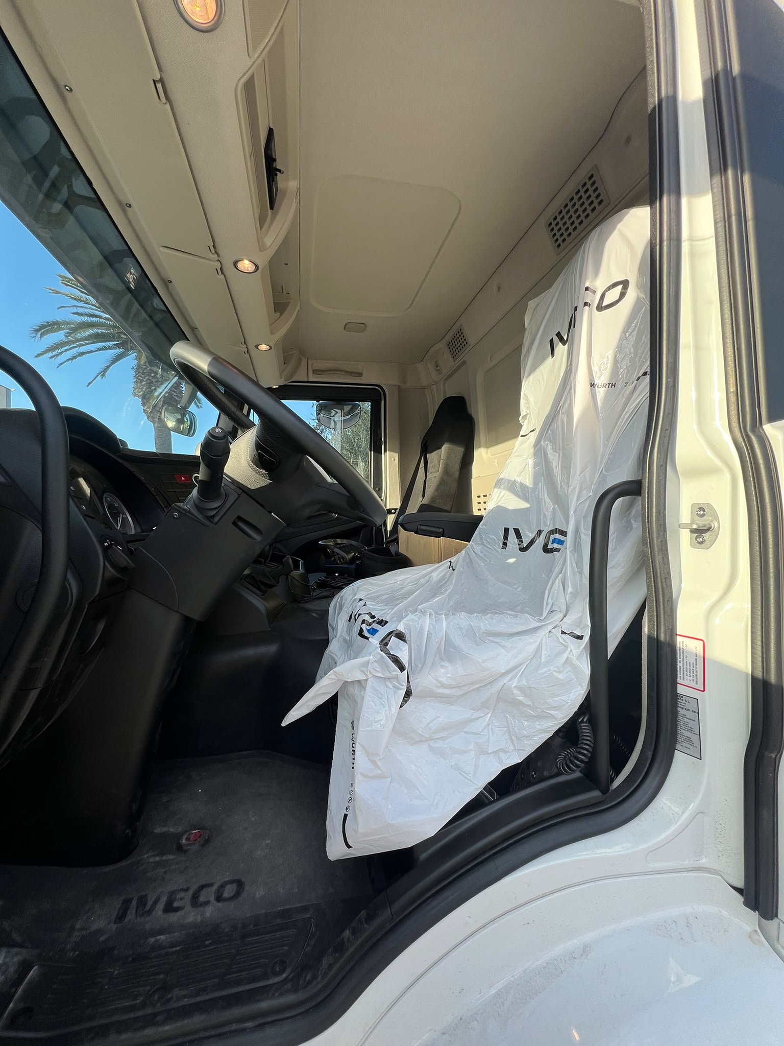 IVECO S-WAY 340 IMMATRICOLATO 2026 CON GRU FASSI 255 NUOVA