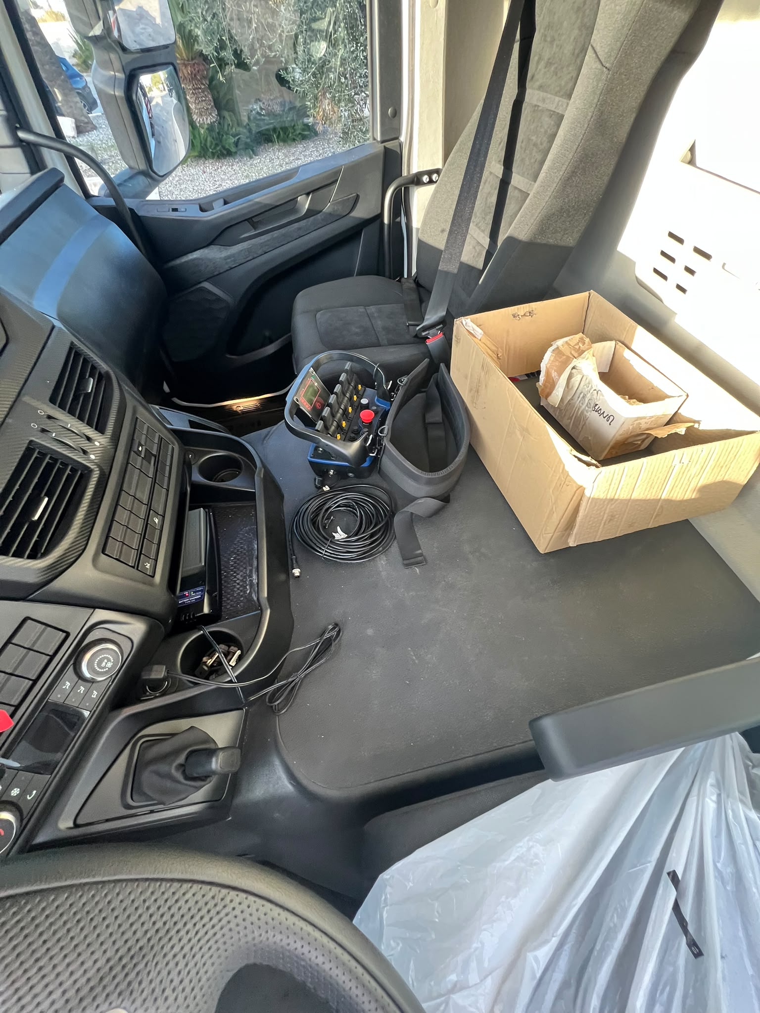 IVECO S-WAY 340 IMMATRICOLATO 2026 CON GRU FASSI 255 NUOVA