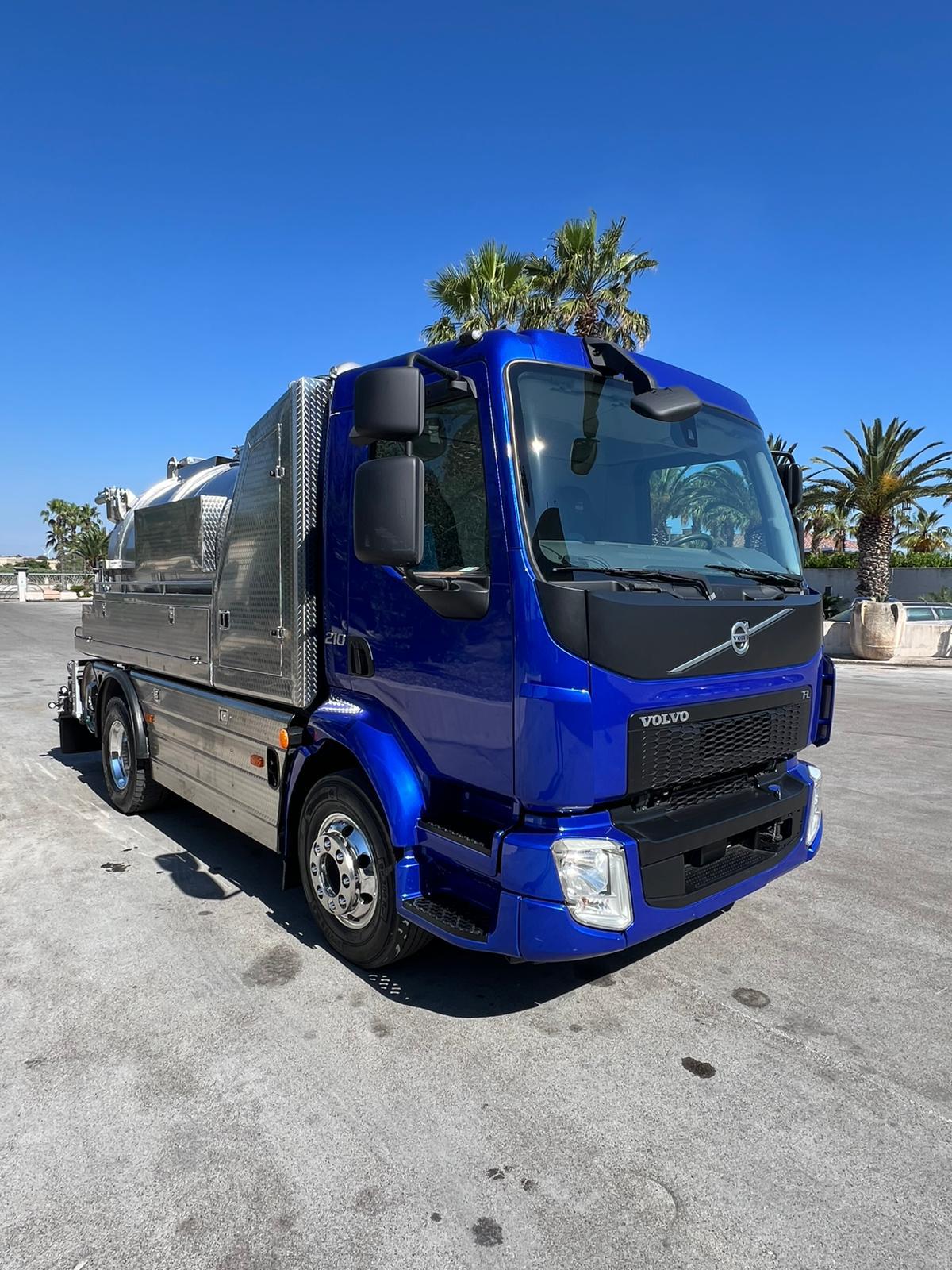 AUTOSPURGO VOLVO FL210 EURO 6 ATTREZZATURA NUOVA DI FABBRICA
