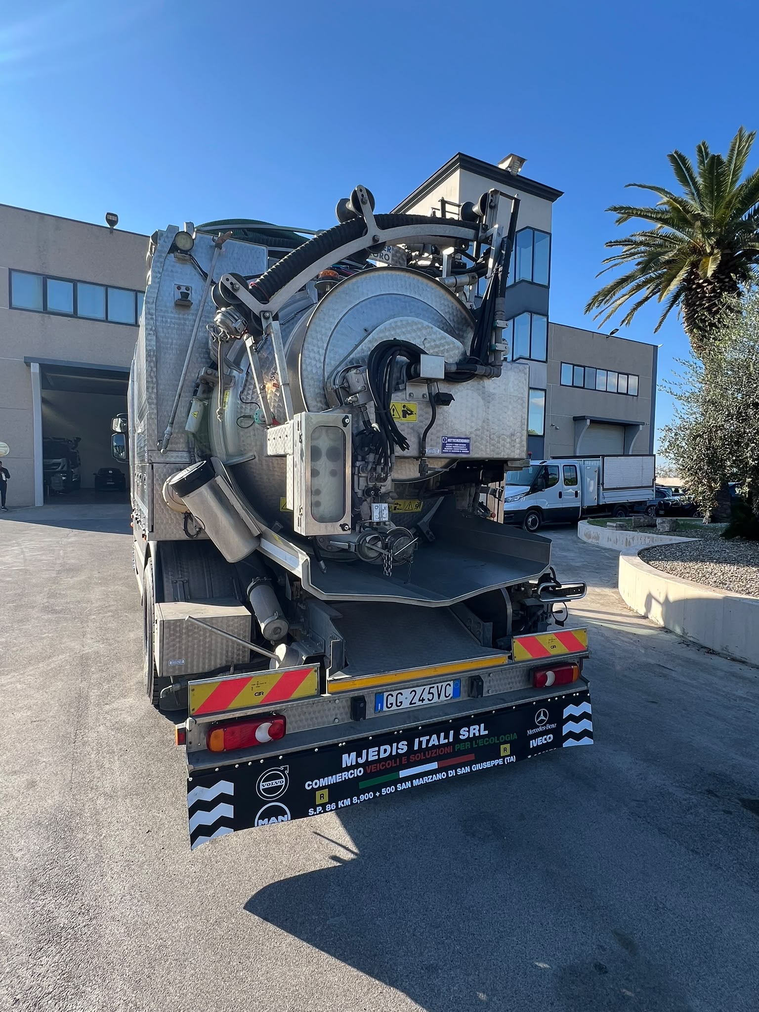 AUTOSPURGO IVECO 180-320 EURO 6 MORO
